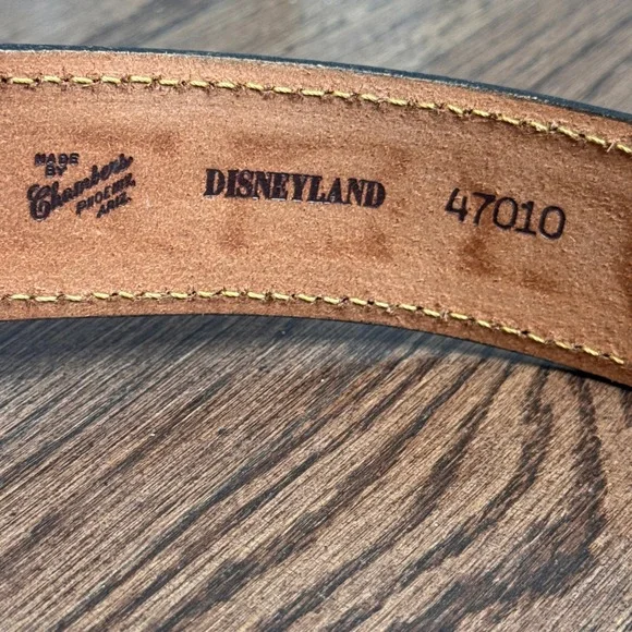 1980s Disneyland Stamped Leather Belt Mickey Pinocchio Donald 28 RARE Vintage - Picture 3 of 8